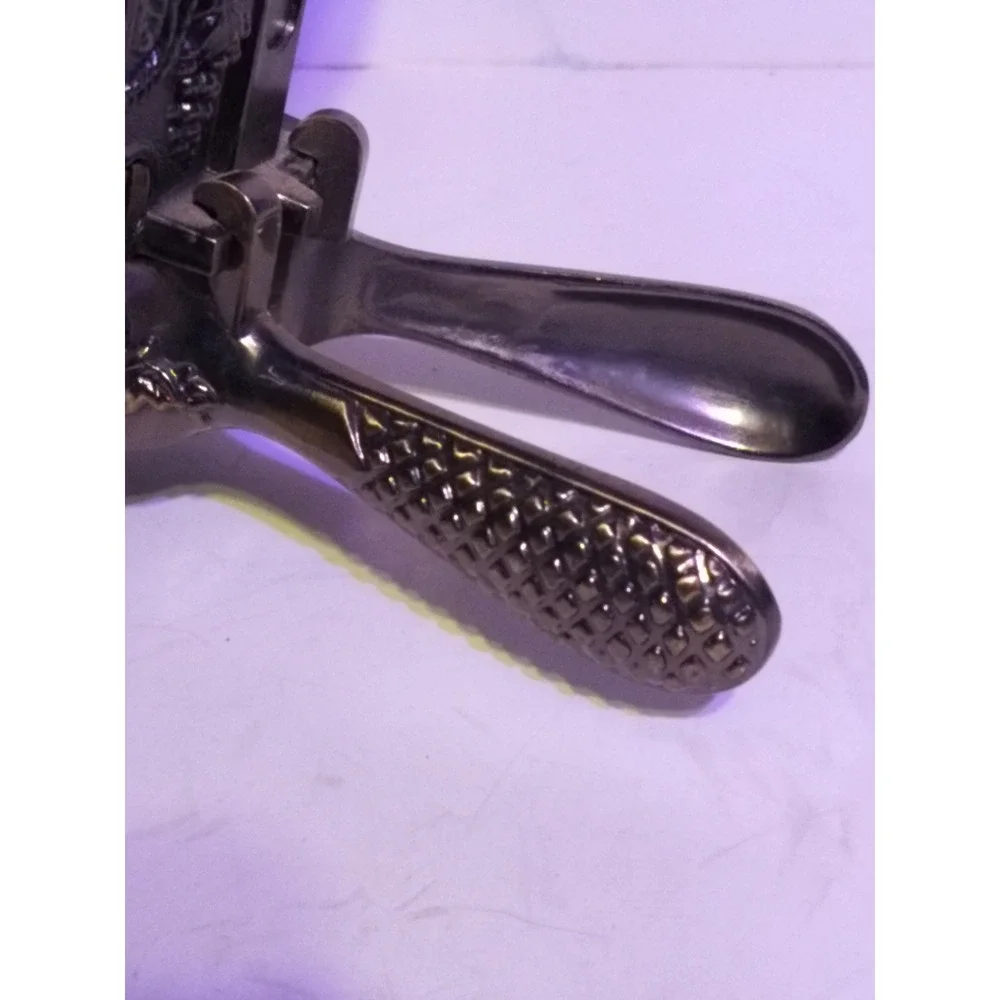 Vintners Reserve Wine Bottle Opener Antique Embossed Grape Bar Clamp Lever